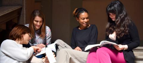 studenti sorridenti